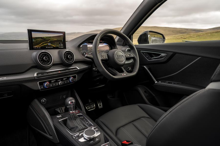 Интерьер Audi SQ2 2019 года  (UK) (фото 34 из 41)